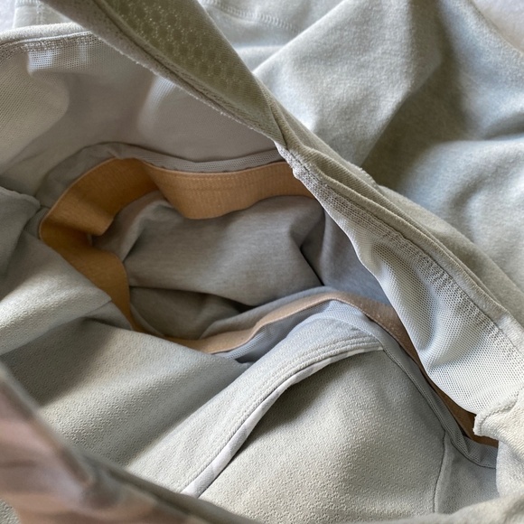 Lululemon Women's Deep Breath Tank Top Gray Stripe Size 4 V-neck Built in‎ Bra - Picture 6 of 12